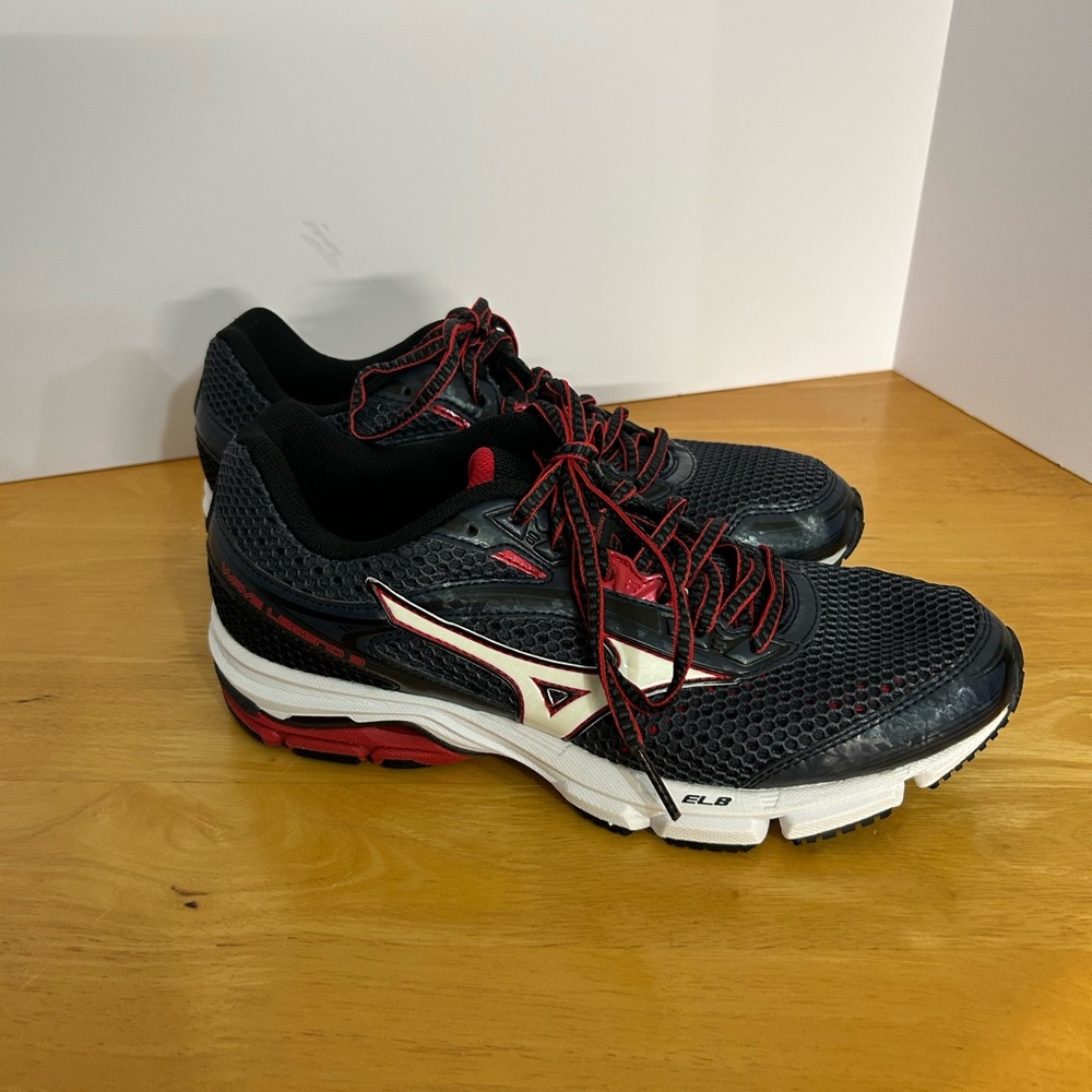 Mizuno Red and Navy‎ Athletic Shoes size 8